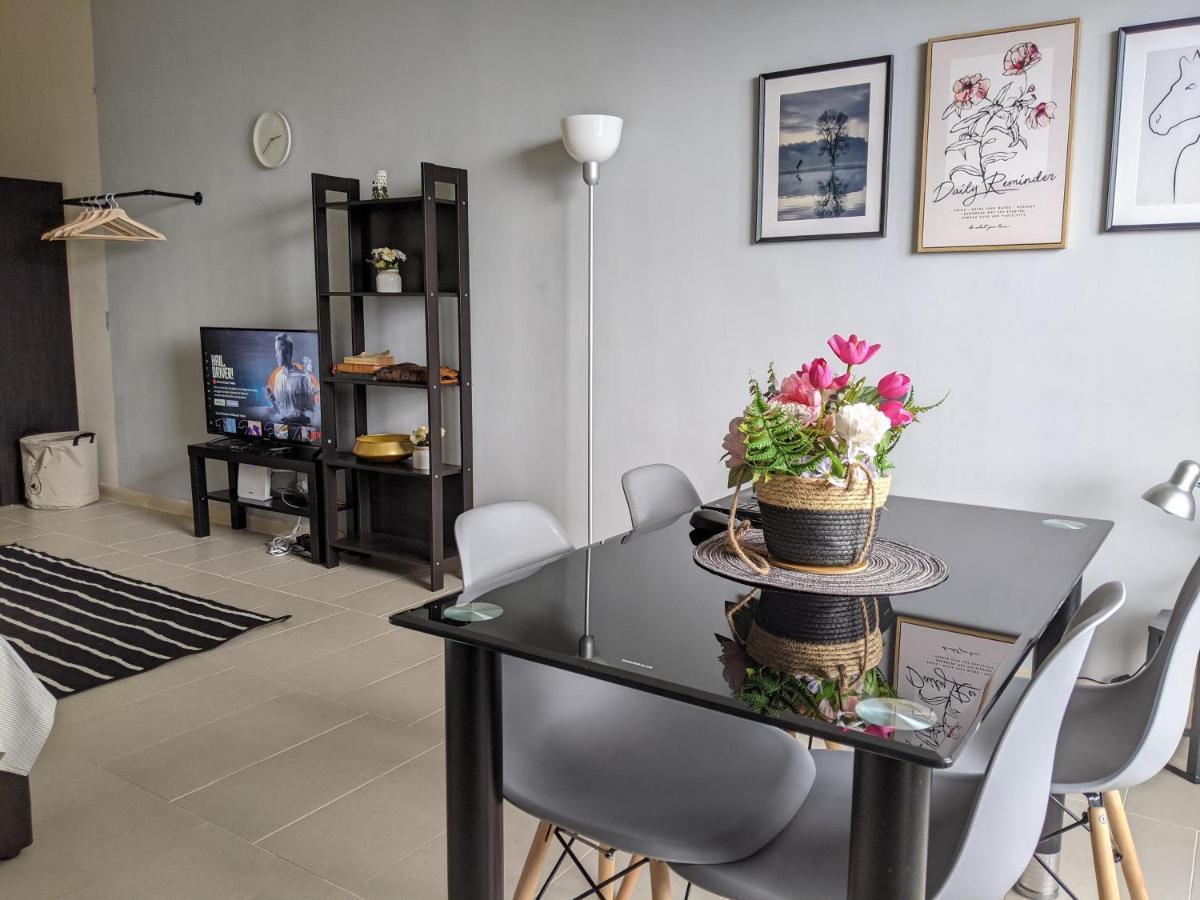 Urban Solitude At Tamarind Suite Сиберджая Екстериор снимка