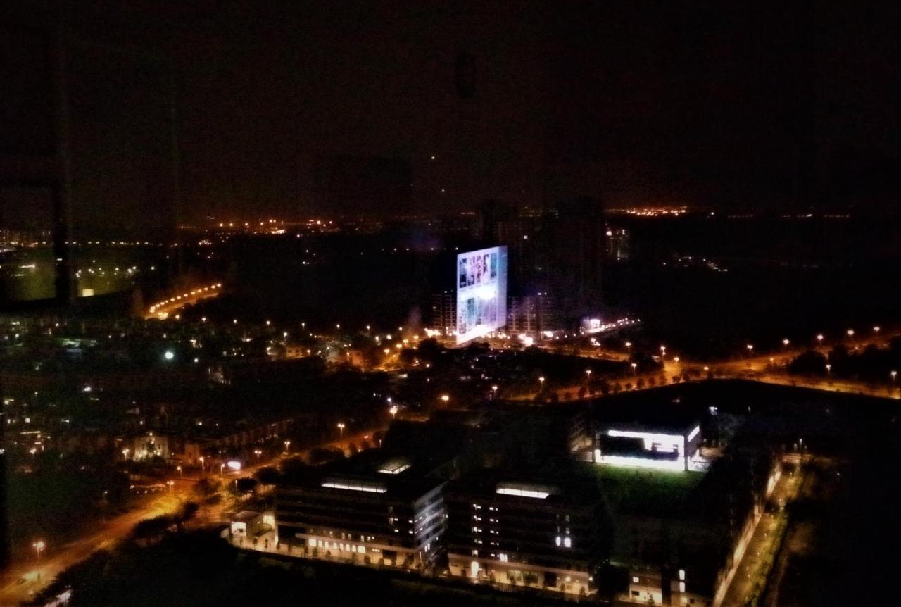 Urban Solitude At Tamarind Suite Сиберджая Екстериор снимка